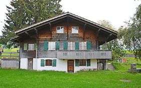 Traditionelles Chalet Schärmtanne